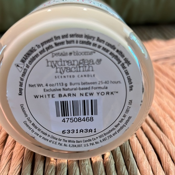 Bath & Body Works/White Barn 4oz Candle- Never Burned - Hydrangea & Hyacinth - Picture 3 of 6